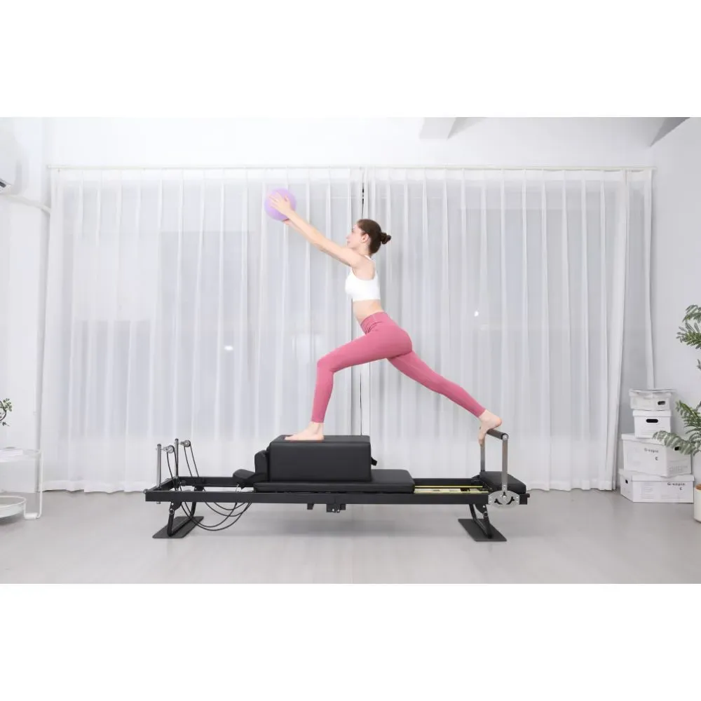 Pilates vježba na RING RX R33 reformeru